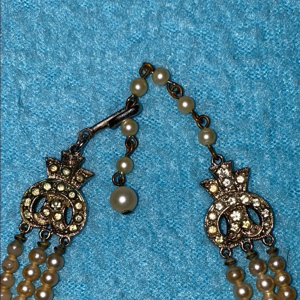 LAGUNA vintage faux pearl 3 strand necklace timeless design signed adjustable